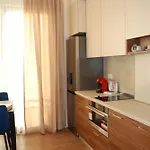 Lindi's 8 5 * Τίρανα