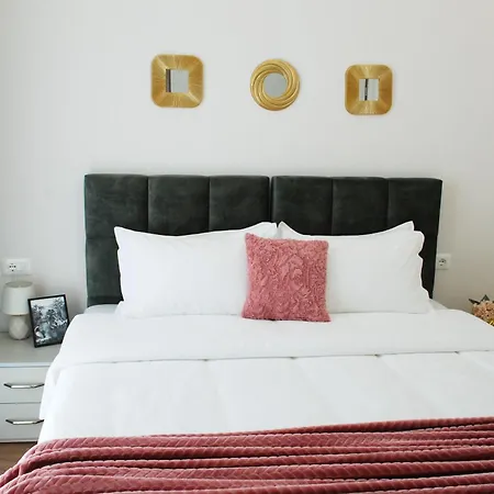 Lindi's 8 5 Apartamento Tirana
